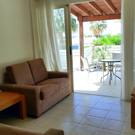 בית נופש Sea Paradise - Beachfront Escape With Sea View Polis