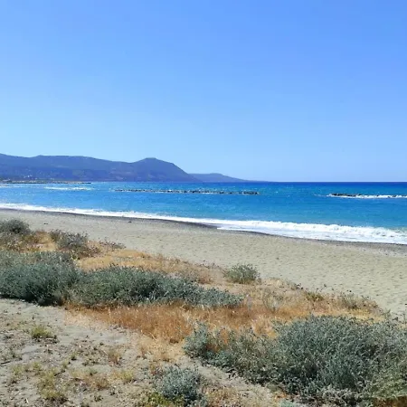 Sea Paradise - Beachfront Escape With Sea View בית נופש *